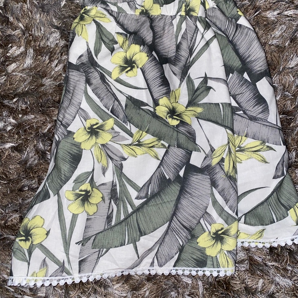 NWT Banana Republic Floral Shorts (XL)